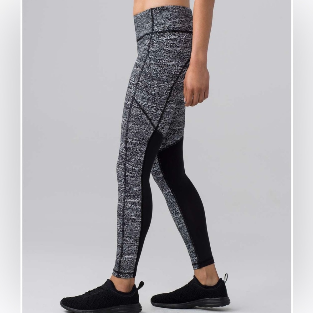 🍋 Lululemon “Speed Tight” 🍋 EUC ⭐️LIKE NEW⭐️ {Sz: 4} 🖤Black & White🤍 run tight